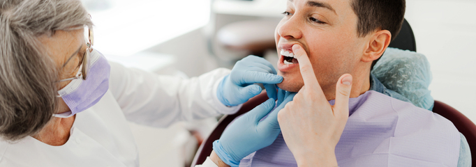 consulta dental por encías