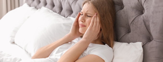 mujer con migraña