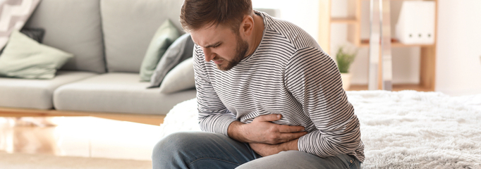 Persona con síntomas de pancreatitis