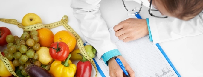 medico dedicado a la alimentacion