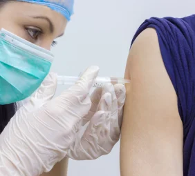 Vacunatorio RedSalud La Dehesa 